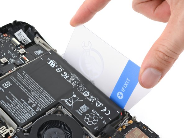 Steam Deck OLED Battery Replacement, Pry up the battery: crwdns2935265:025crwdnd2935265:03crwdnd2935265:03crwdne2935265:0