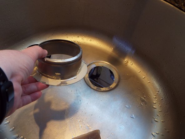How to Fix a Leaking Garbage Disposal at Flange: crwdns2935265:05crwdnd2935265:02crwdnd2935265:02crwdne2935265:0