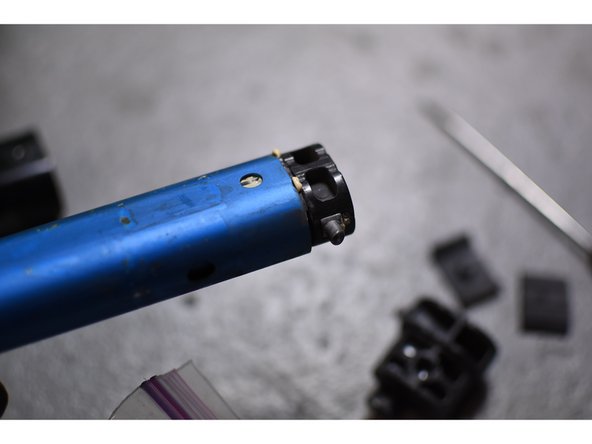 L.L.Bean Rolling Backpack Handle disassembly and lubrication, Inner shaft into middle shaft: crwdns2935265:015crwdnd2935265:02crwdnd2935265:03crwdne2935265:0