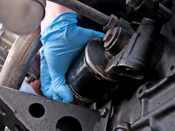 1984-1991 BMW 3 Series Oil Change (Straight 6 Models): crwdns2935265:012crwdnd2935265:02crwdnd2935265:02crwdne2935265:0