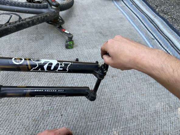 Fox32 Mountain Bike Front Air Suspension Fork Seal and Oil Replacement: étape 11, image 2 de 3