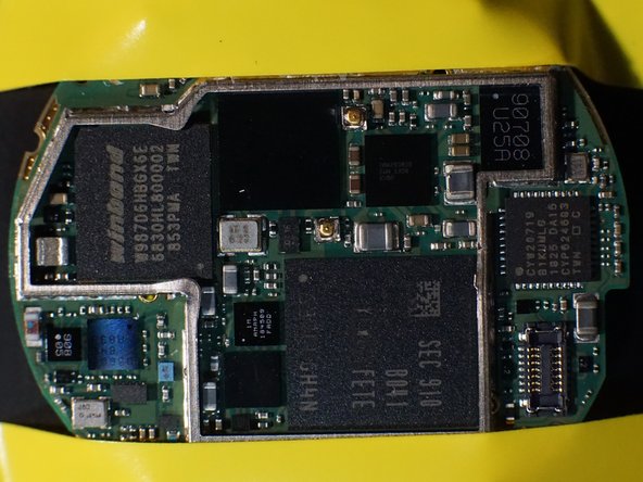 Garmin Forerunner 245 Music Teardown, Further closeups: crwdns2935265:014crwdnd2935265:03crwdnd2935265:03crwdne2935265:0