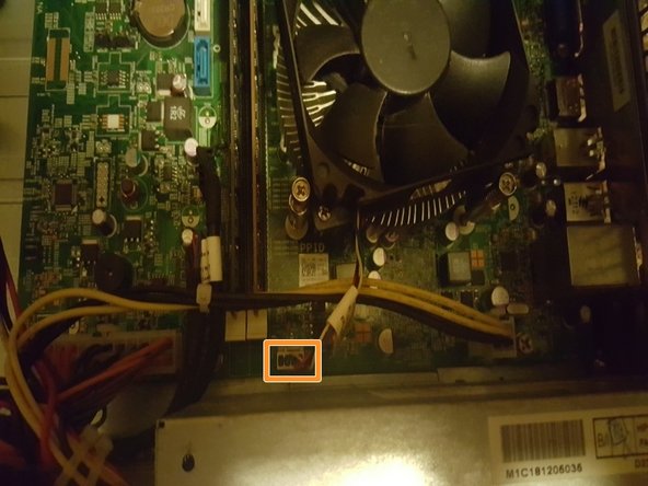 Cleaning Inside Your Inspiron, Removing Heat Sink Fan: crwdns2935265:010crwdnd2935265:03crwdnd2935265:03crwdne2935265:0