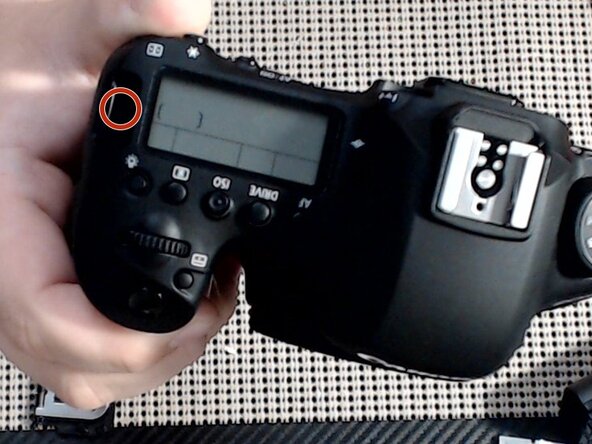 Canon EOS 6D Mark II DC/DC Power Board Replacement, Remove top cover: passo 14, imagem 1 %32