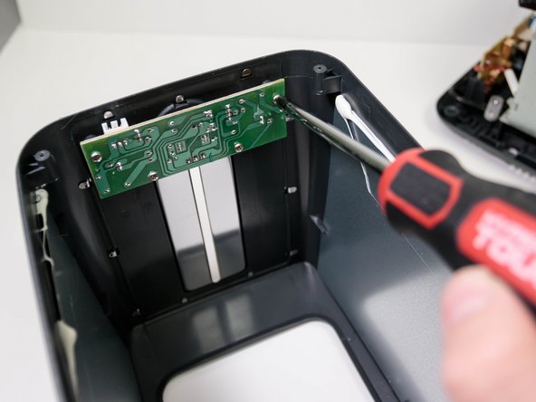 Toaster Made by Design model KT-3215 Teardown: stap 0, afbeelding 2 van 2
