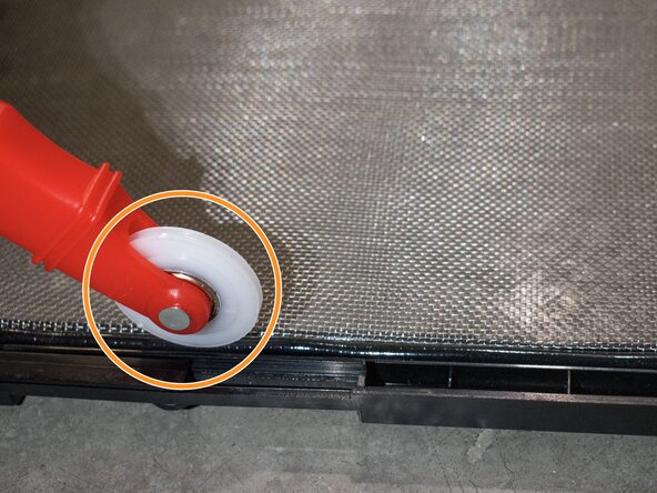 How to Replace the Mesh Screen Lid on a Front-Opening Terrarium: 步骤 5 中的图像 2，2