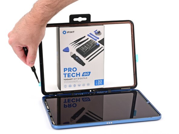 iPad 10 Battery Replacement: step 58, image 1 of 2