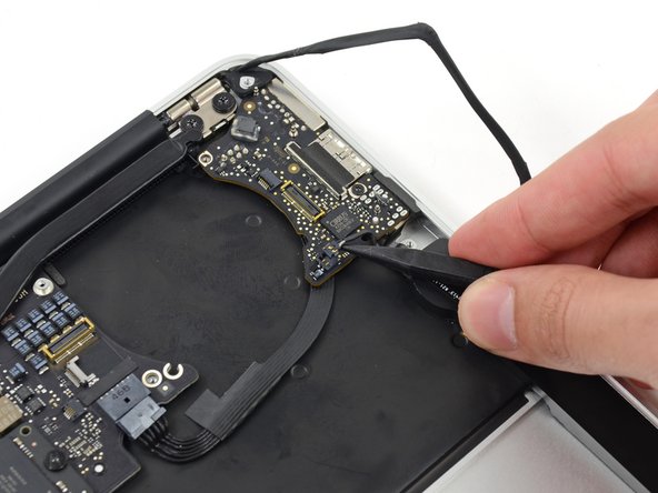 MacBook Air 11" Early 2014 I/O Board Replacement: crwdns2935265:016crwdnd2935265:02crwdnd2935265:02crwdne2935265:0