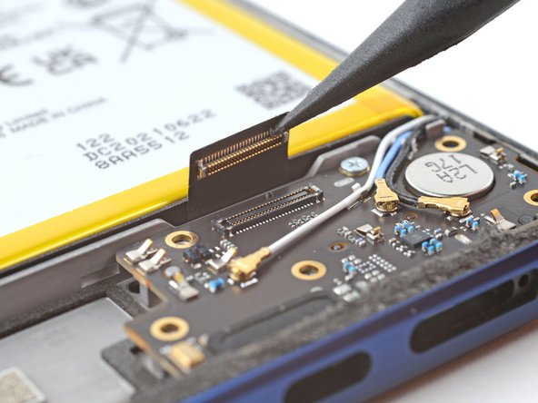 Motorola Edge 5G UW (2022) Screen Replacement, Disconnect the interconnect cable: crwdns2935265:023crwdnd2935265:02crwdnd2935265:02crwdne2935265:0