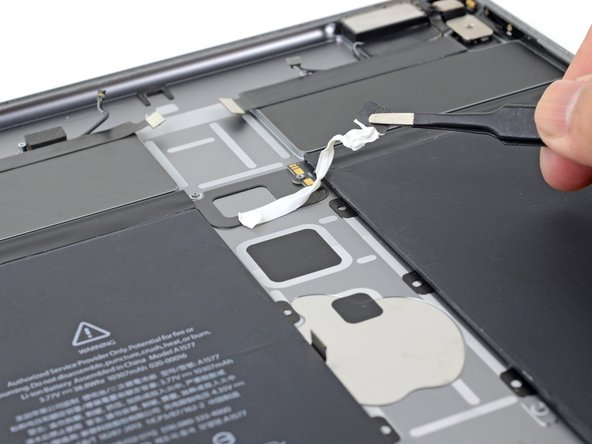 iPad Pro 12.9" Battery Replacement, Remove the battery adhesives: crwdns2935265:052crwdnd2935265:03crwdnd2935265:03crwdne2935265:0
