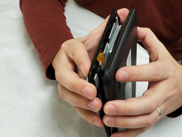 Craig Electronics CMP773 Front and Rear Camera Replacement: passo 3, immagine 2 di 2