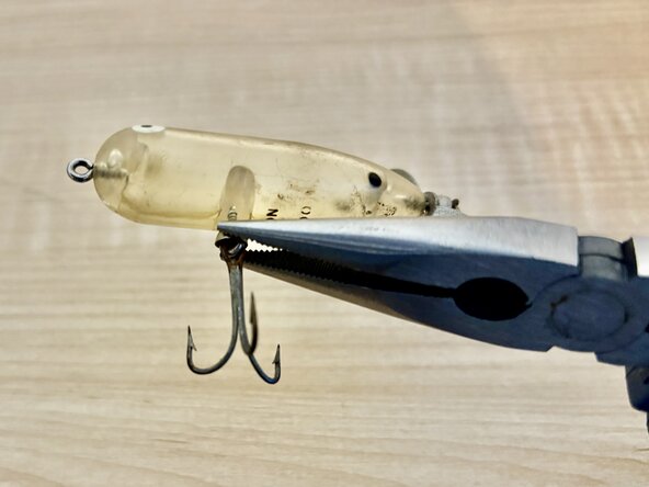 How to Replace a Hook on a Topwater Fishing Lure, Fishing Hook: crwdns2935265:01crwdnd2935265:02crwdnd2935265:02crwdne2935265:0