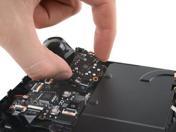 Steam Deck OLED Right Thumbstick Replacement, Remove the right thumbstick: crwdns2935265:012crwdnd2935265:02crwdnd2935265:03crwdne2935265:0