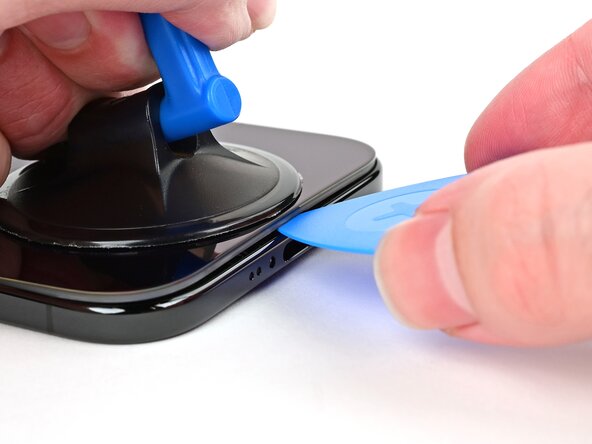 iPhone Air Screen Replacement, Insert an opening pick: crwdns2935265:06crwdnd2935265:03crwdnd2935265:03crwdne2935265:0