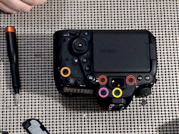 Canon EOS 6D Mark II DC/DC Power Board Replacement, Remove rear screws: passo 7, imagem 1 %32