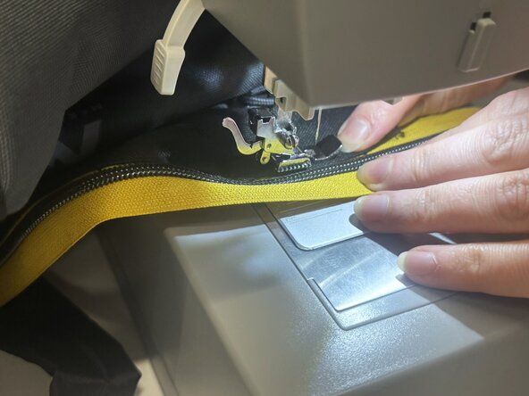 How to Replace the Zipper in a Backpack, Start stitching: step 5, image 2 of 3