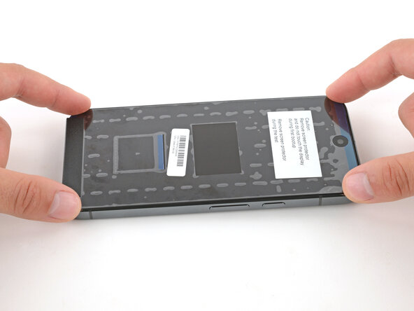 Google Pixel 10 Pro XL Screen Replacement, Install the new screen: 35 단계, 이미지 3개 중 2개