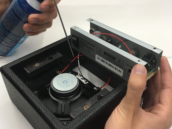 First Act MA2039 Removing Dust: crwdns2935265:04crwdnd2935265:02crwdnd2935265:02crwdne2935265:0