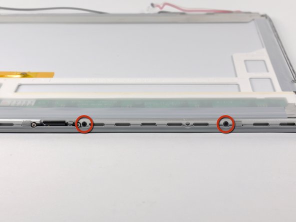 PowerBook G4 Aluminum 17" 1-1.67 GHz Front Display Bezel Replacement: passo 44, immagine 2 di 2