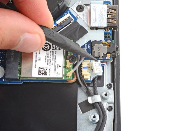 Lenovo Legion Y7000P Speakers Replacement, Disconnect the speakers: crwdns2935265:014crwdnd2935265:03crwdnd2935265:03crwdne2935265:0