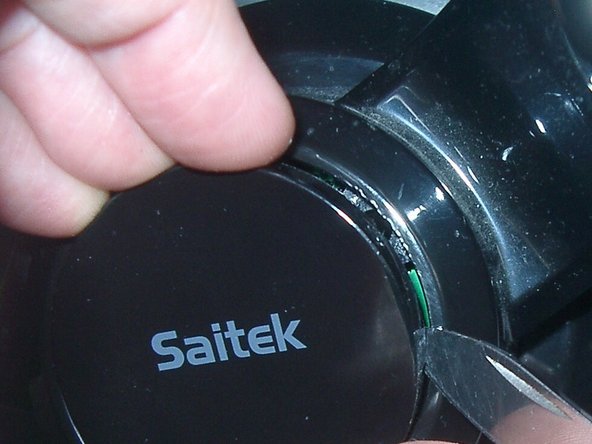 Austausch interner Kabel (einlöten), Lenkrad-Deckel öffnen: Schritt 3, Bild 2 von 3