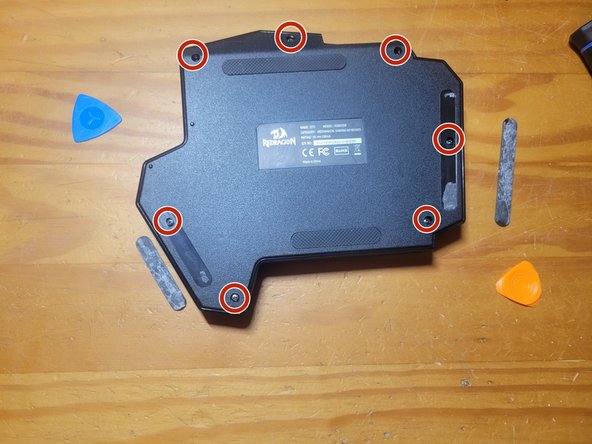 Redragon K585RGB Teardown, Open the back: crwdns2935265:01crwdnd2935265:02crwdnd2935265:03crwdne2935265:0