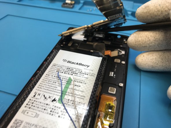 BlackBerry Key2 Disassembly, Removing the motherboard.: crwdns2935265:07crwdnd2935265:03crwdnd2935265:03crwdne2935265:0