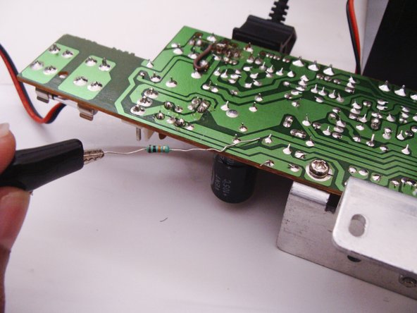 How to Disassemble a Small Guitar Amplifier, Discharging capacitors: crwdns2935265:06crwdnd2935265:03crwdnd2935265:03crwdne2935265:0