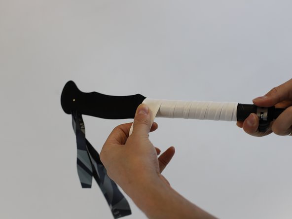 How to Grip a Hiking Pole, Keep wrapping the grip: crwdns2935265:04crwdnd2935265:02crwdnd2935265:03crwdne2935265:0