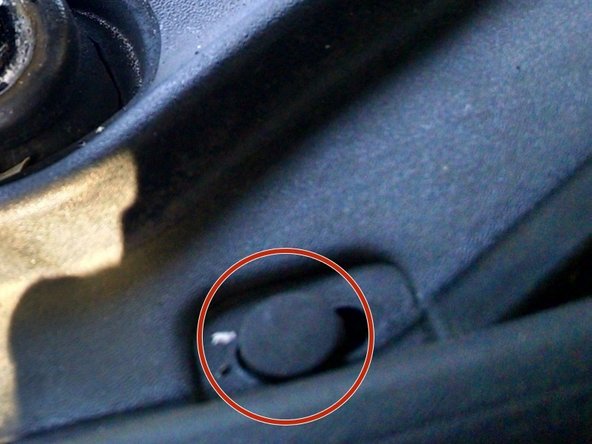 2006-2008 Isuzu i-Series Wiper Motor Replacement, Removing Retainer Clips: crwdns2935265:04crwdnd2935265:02crwdnd2935265:02crwdne2935265:0