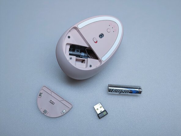 Logitech Lift Teardown, Taking Out Battery and Receiver: crwdns2935265:02crwdnd2935265:03crwdnd2935265:03crwdne2935265:0