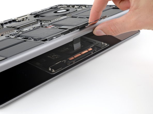 MacBook Pro 14" Late 2023 (M3) Battery Replacement, Lift the body of the MacBook: crwdns2935265:023crwdnd2935265:02crwdnd2935265:03crwdne2935265:0