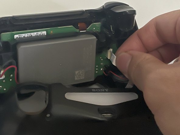 How to Clean The R2 and L2 Buttons on a Dualshock 4 CUH-ZCT2 Controller: crwdns2935265:00crwdnd2935265:01crwdnd2935265:02crwdne2935265:0
