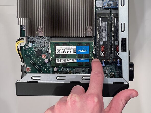 QNAP TVS-h874T RAM Replacement: passo 8, imagem 3 %32