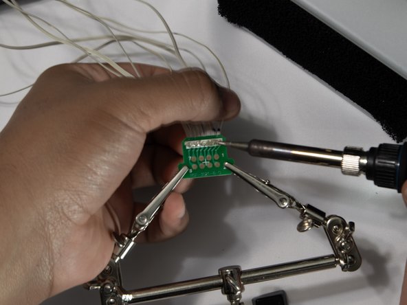 Xbox 360 Guitar Hero Wireless Controller Pogo-Pin Connector Replacement: crwdns2935265:06crwdnd2935265:03crwdnd2935265:03crwdne2935265:0