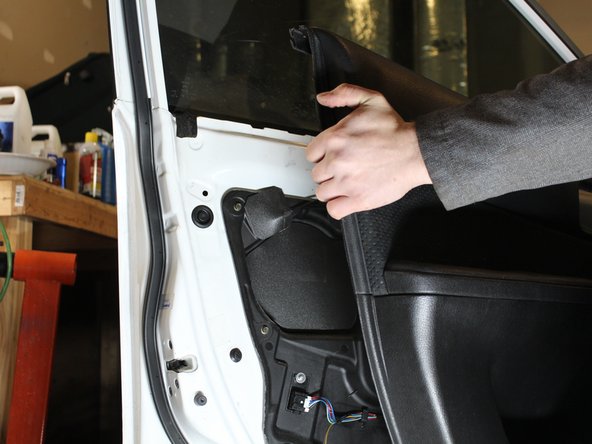 2007 Mazda 6 Door Speaker Replacement: crwdns2935265:09crwdnd2935265:02crwdnd2935265:02crwdne2935265:0