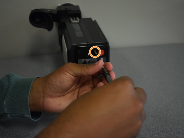 Sony Betamovie BMC-220 Cassette Compartment Replacement, Cassette Compartment: crwdns2935265:04crwdnd2935265:02crwdnd2935265:03crwdne2935265:0