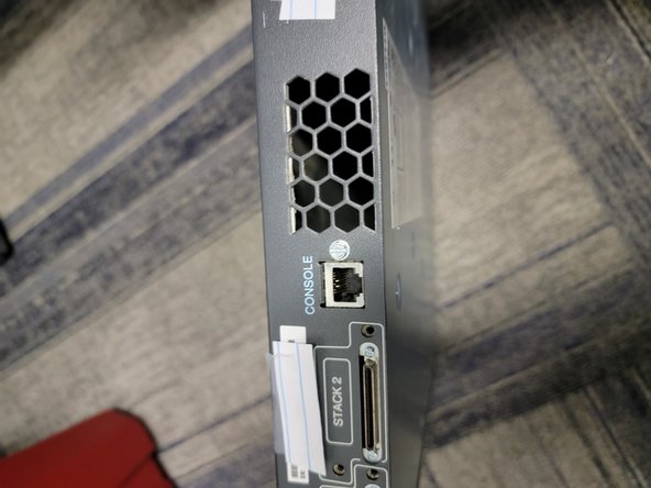 Cisco Catalyst 2975 network switch cooling fan replacement, Remove back side screws: stap 4, afbeelding 3 van 3