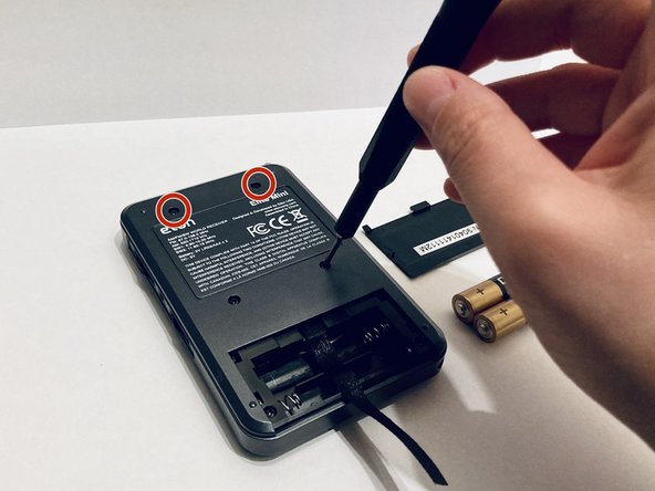 Eton Elite Mini Teardown, Screw Removal: crwdns2935265:03crwdnd2935265:02crwdnd2935265:03crwdne2935265:0