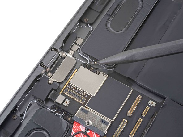 iPad Pro 11" 2nd Gen Logic Board Replacement, Disconnect the bottom left speaker: crwdns2935265:069crwdnd2935265:02crwdnd2935265:03crwdne2935265:0