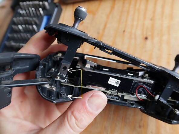 DJI Mavic Pro Controller Micro USB Port Replacement, Remove the front panel: crwdns2935265:07crwdnd2935265:03crwdnd2935265:03crwdne2935265:0