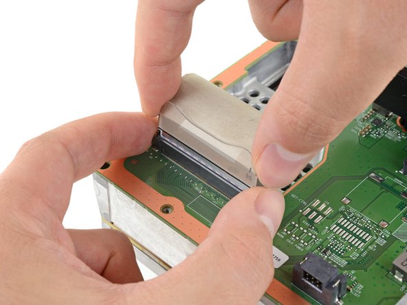 Changement ensemble carte mère et dissipateur thermique Xbox Series X, Déconnecter la nappe d'interconnexion: étape 44, image 1 de 3