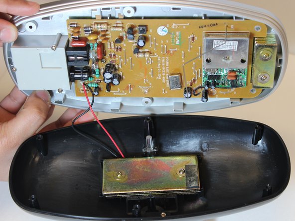 Polyconcept 900-MHz Retro Cordless Telephone Device Charger Plate Replacement, Remove Bottom Plate from Base: crwdns2935265:03crwdnd2935265:03crwdnd2935265:03crwdne2935265:0