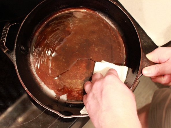 How to Strip and Recoat a Cast Iron Skillet: crwdns2935265:07crwdnd2935265:02crwdnd2935265:03crwdne2935265:0