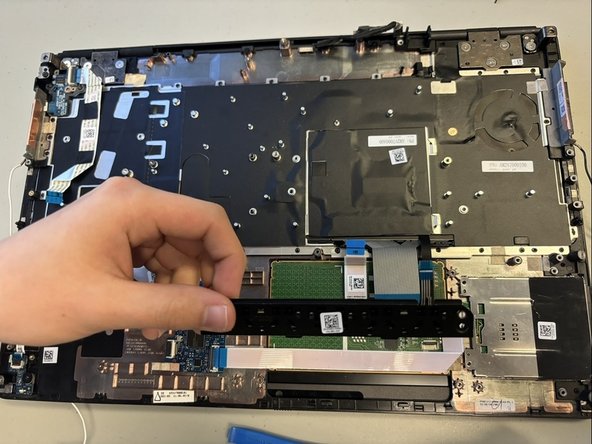 Dell Precision 7560 Touchpad Replacement, Touchpad: 步骤 11 中的图像 2，2