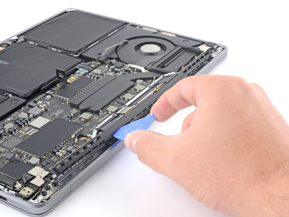 MacBook Pro 13" 2022 (M2) Display Assembly Replacement, Pry up the antenna bar: crwdns2935265:025crwdnd2935265:03crwdnd2935265:03crwdne2935265:0