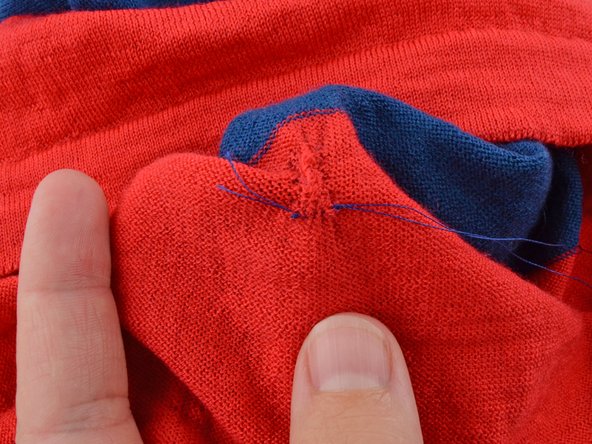 How to Darn a Hole in a Knitted Garment: crwdns2935265:023crwdnd2935265:03crwdnd2935265:03crwdne2935265:0