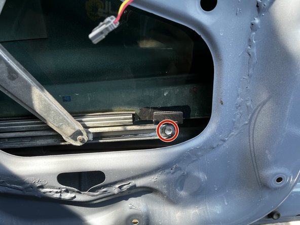 2004 Toyota 4Runner Passenger Side Window Replacement: crwdns2935265:06crwdnd2935265:02crwdnd2935265:02crwdne2935265:0