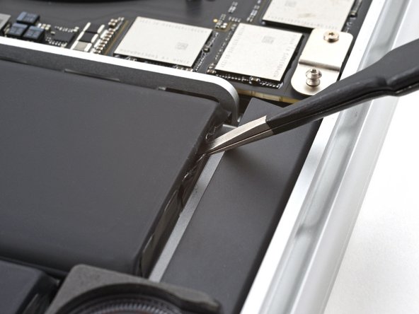 MacBook Pro 16" 2021 Speaker Assembly Replacement, Remove the stretch release adhesive: crwdns2935265:064crwdnd2935265:02crwdnd2935265:02crwdne2935265:0