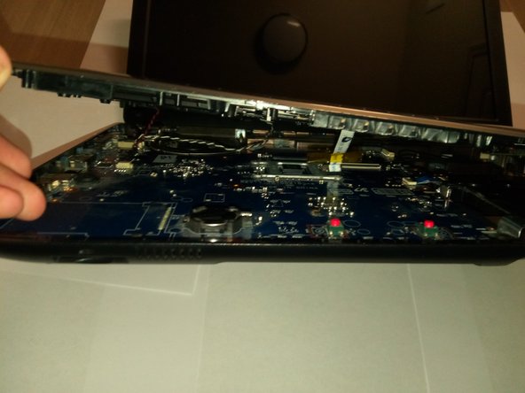 Samsung NP-R540-JA09US Front Panel Replacement: crwdns2935265:012crwdnd2935265:03crwdnd2935265:03crwdne2935265:0